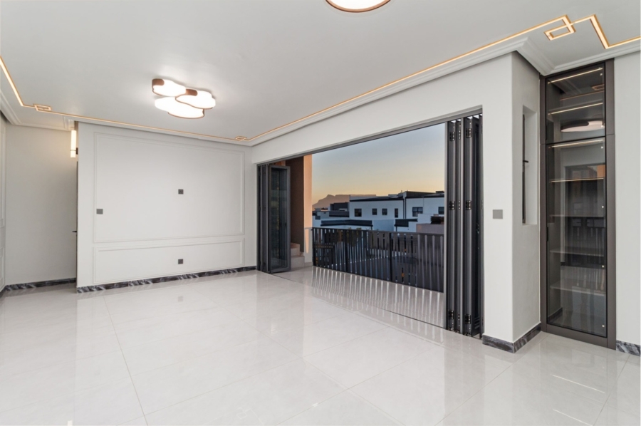 6 Bedroom Property for Sale in Sandown Western Cape